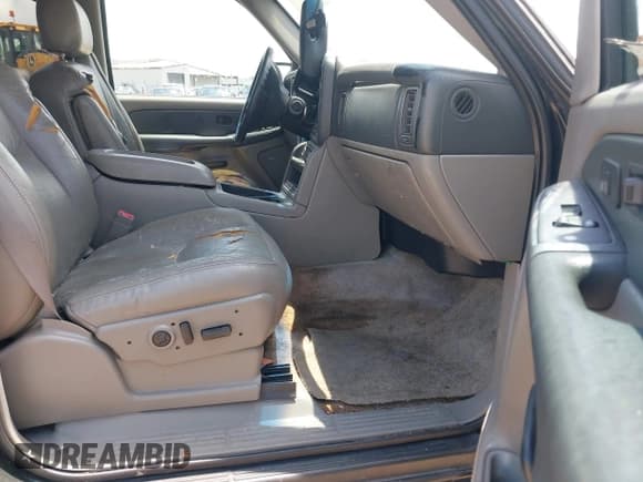 ✅ 2003 Chevrolet Suburban LS • VIN: 3GNFK16Z13G105508 • Lot: 42864551. Listed on IAAI with 294,320 mi. Free auction sales archive from the USA and detailed vehicle history report at DreamBid. Image 5.