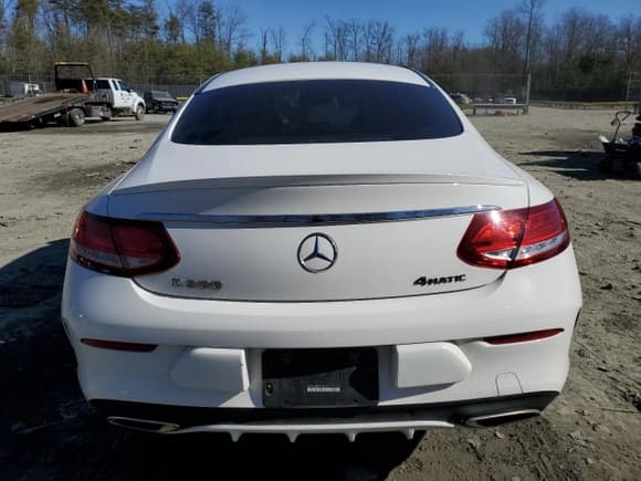 ✅ 2018 Mercedes-Benz C 300 • VIN: WDDWJ4KB8JF658344 • Lot: 46056725. Wystawiony na Copart z przebiegiem 87 957 mil. Bezpłatny archiwum sprzedaży aukcyjnych z USA i szczegółowy raport historii pojazdu na DreamBid. Zdjęcie 6.