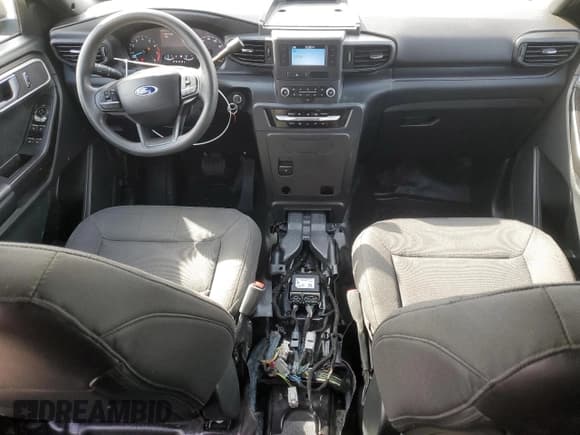 ✅ 2021 Ford Police Interceptor Utility • VIN: 1FM5K8ABXMGA33790 • Lot: 47012965. Wystawiony na Copart z przebiegiem 52 296 mil. Bezpłatny archiwum sprzedaży aukcyjnych z USA i szczegółowy raport historii pojazdu na DreamBid. Zdjęcie 8.