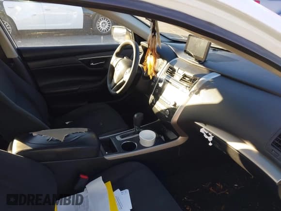 ✅ 2015 Nissan Altima 2.5 • VIN: 1N4AL3AP5FN386523 • Lot: 43702650. Listed on IAAI with 219,532 mi. Free auction sales archive from the USA and detailed vehicle history report at DreamBid. Image 5.