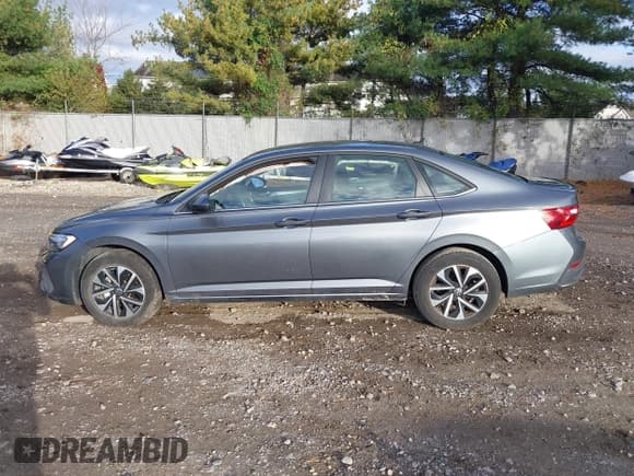 ✅ 2022 Volkswagen Jetta S • VIN: 3VWCM7BU0NM015609 • Lot: 43488392. Listed on IAAI with 26,331 mi. Free auction sales archive from the USA and detailed vehicle history report at DreamBid. Image 15.
