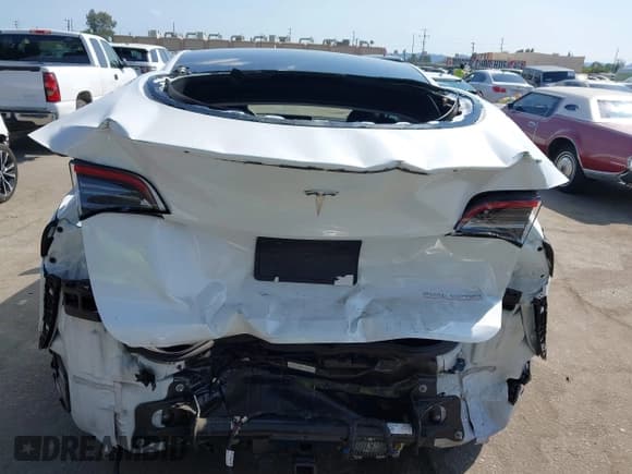 ✅ 2023 Tesla Model Y Performance • VIN: 7SAYGDEF6PF807723 • Lot: 43209294. Wystawiony na IAAI z przebiegiem 48 943 mil. Bezpłatny archiwum sprzedaży aukcyjnych z USA i szczegółowy raport historii pojazdu na DreamBid. Zdjęcie 17.