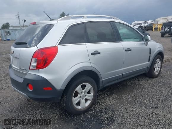 ✅ 2013 Chevrolet Captiva Sport LS • VIN: 3GNFL2EK5DS522944 • Lot: 43570514. Wystawiony na IAAI z przebiegiem 201 376 mil. Bezpłatny archiwum sprzedaży aukcyjnych z USA i szczegółowy raport historii pojazdu na DreamBid. Zdjęcie 4.