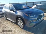 ✅ 2023 Toyota Highlander Hybrid Platinum • VIN: 5TDFARAH2PS525908 • Лот: 41389410. Опубликован ранее на IAAI с пробегом 31 574 миль. Бесплатный доступ к архиву аукционных продаж из США и подробный отчёт об истории автомобиля на DreamBid. Изображение 1.