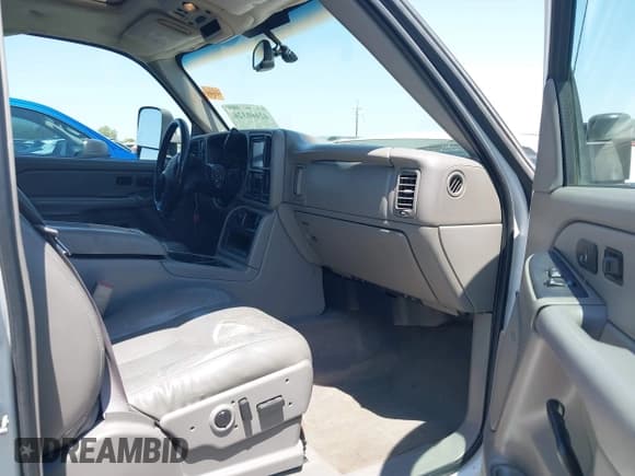 ✅ 2006 Chevrolet Silverado 2500HD LT3 • VIN: 1GCHK23D96F186182 • Лот: 42460326. Опубликован ранее на IAAI с пробегом 298 576 миль. Бесплатный доступ к архиву аукционных продаж из США и подробный отчёт об истории автомобиля на DreamBid. Изображение 5.