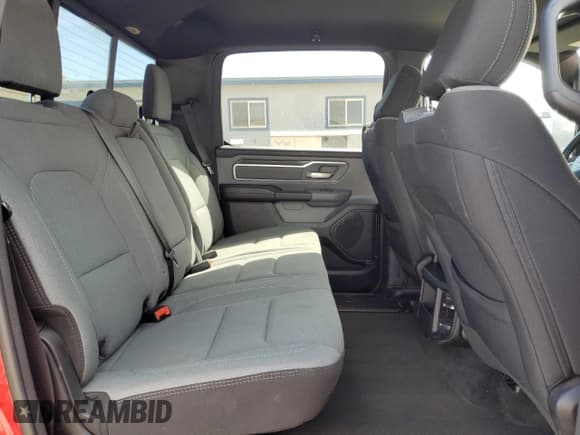 ✅ 2023 Ram 1500 Big Horn • VIN: 1C6RREFG7PN592547 • Lot: 70934395. Wystawiony na Copart z przebiegiem 19 970 mil. Bezpłatny archiwum sprzedaży aukcyjnych z USA i szczegółowy raport historii pojazdu na DreamBid. Zdjęcie 10.