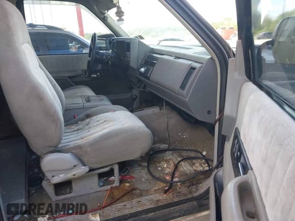 1993 Chevrolet Silverado 1500 с VIN 2GCEK19K7P1138868, выставлен на аукционе IAAI как лот 43229444 с пробегом 123 885 миль миль и . История ставок и продаж доступна на DreamBid. Изображение 5.