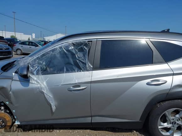 ✅ 2024 Hyundai Tucson SEL • VIN: 5NMJBCDE2RH334078 • Lot: 42563980. Listed on IAAI with 9,630 mi miles. Access the free auction sales archive from the USA and view a detailed vehicle history report at DreamBid. Image 14.