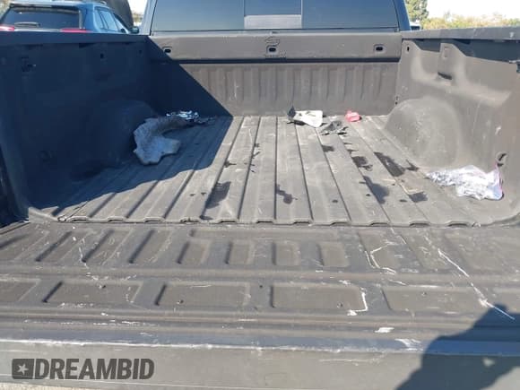 ✅ 2016 Chevrolet Silverado 1500 High Country • VIN: 3GCUKTEJ0GG133927 • Lot: 43484680. Wystawiony na IAAI z przebiegiem 101 374 mil. Bezpłatny archiwum sprzedaży aukcyjnych z USA i szczegółowy raport historii pojazdu na DreamBid. Zdjęcie 18.