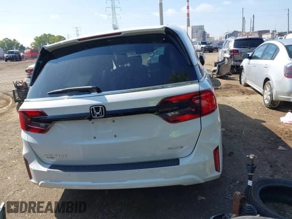 ✅ 2025 Honda Odyssey Elite • VIN: 5FNRL6H98SB014561 • Lot: 43143105. Listed on IAAI with Not provided. Free auction sales archive from the USA and detailed vehicle history report at DreamBid. Image 17.