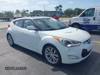 ✅ 2013 Hyundai Veloster w/Gray Int • VIN: KMHTC6AD0DU150516 • Lot: 42164880. Wystawiony na IAAI z przebiegiem 122 841 mil. Bezpłatny archiwum sprzedaży aukcyjnych z USA i szczegółowy raport historii pojazdu na DreamBid. Zdjęcie 1.