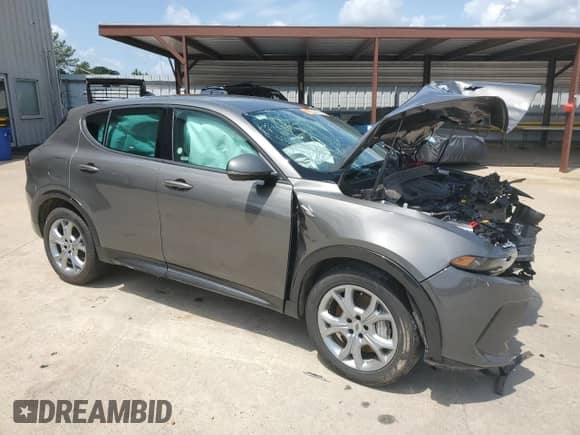 2024 Dodge Hornet R/T z VIN ZACPDFCW6R3A29068, wystawiony jako Copart lot #61591825 z przebiegiem Nie podano mil oraz Nie do naprawy • Non repairable. Historia ofert i sprzedaży dostępna na DreamBid. Obrazek 4.