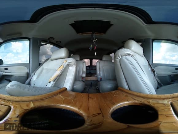 ✅ 2001 Chevrolet Suburban LT • VIN: 3GNEC16T21G126434 • Lot: 43527266. Wystawiony na IAAI z przebiegiem 320 265 mil. Bezpłatny archiwum sprzedaży aukcyjnych z USA i szczegółowy raport historii pojazdu na DreamBid. Zdjęcie 19.