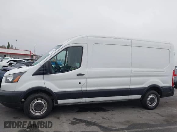✅ 2019 Ford Transit • VIN: 1FTYR2CM0KKB65167 • Lot: 43689679. Wystawiony na IAAI z przebiegiem 134 683 mil. Bezpłatny archiwum sprzedaży aukcyjnych z USA i szczegółowy raport historii pojazdu na DreamBid. Zdjęcie 14.
