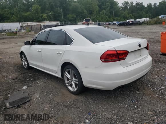 ✅ 2014 Volkswagen Passat SE • VIN: 1VWBP7A3XEC015436 • Лот: 67581055. Опубликован ранее на Copart с пробегом 99 495 миль. Бесплатный доступ к архиву аукционных продаж из США и подробный отчёт об истории автомобиля на DreamBid. Изображение 2.