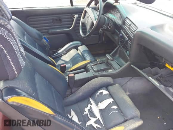 1991 BMW 3 Series z VIN WBABB2315MEC25347, wystawiony jako IAAI lot #42422155 z przebiegiem 163 909 mil mil oraz . Historia ofert i sprzedaży dostępna na DreamBid. Obrazek 5.