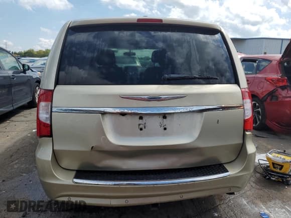 ✅ 2011 Chrysler Town & Country Touring L • VIN: 2A4RR8DG9BR798889 • Lot: 70291314. Wystawiony na Copart z przebiegiem Nie podano. Bezpłatny archiwum sprzedaży aukcyjnych z USA i szczegółowy raport historii pojazdu na DreamBid. Zdjęcie 6.
