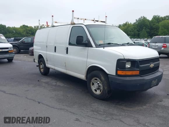 ✅ 2015 Chevrolet Express Cargo • VIN: 1GCWGFCF6F1143899 • Lot: 42993006. Wystawiony na IAAI z przebiegiem 151 900 mil. Bezpłatny archiwum sprzedaży aukcyjnych z USA i szczegółowy raport historii pojazdu na DreamBid. Zdjęcie 1.