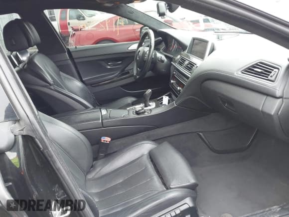 ✅ 2015 BMW 6 Series 650i xDrive • VIN: WBA6B4C51FD986074 • Lot: 41923161. Wystawiony na IAAI z przebiegiem 58 946 mil. Bezpłatny archiwum sprzedaży aukcyjnych z USA i szczegółowy raport historii pojazdu na DreamBid. Zdjęcie 5.
