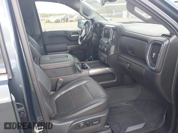 ✅ 2019 Chevrolet Silverado 1500 LTZ • VIN: 1GCUYGED2KZ165965 • Lot: 43173194. Wystawiony na IAAI z przebiegiem 141 444 mil. Bezpłatny archiwum sprzedaży aukcyjnych z USA i szczegółowy raport historii pojazdu na DreamBid. Zdjęcie 5.