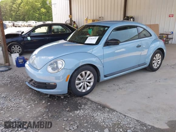 ✅ 2015 Volkswagen Beetle Fleet Edition • VIN: 3VWF17AT8FM610580 • Lot: 42282020. Listed on IAAI with 190,352 mi. Free auction sales archive from the USA and detailed vehicle history report at DreamBid. Image 2.