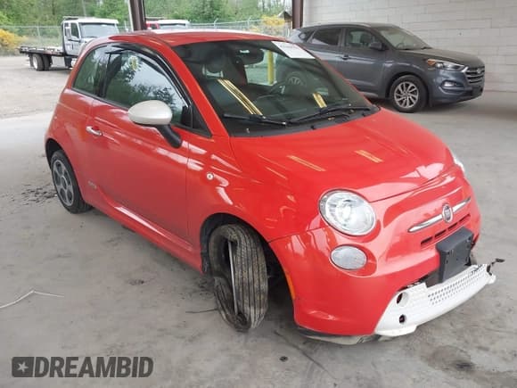 ✅ 2017 FIAT 500e • VIN: 3C3CFFGE2HT546074 • Lot: 42269995. Wystawiony na IAAI z przebiegiem 42 782 mil. Bezpłatny archiwum sprzedaży aukcyjnych z USA i szczegółowy raport historii pojazdu na DreamBid. Zdjęcie 1.