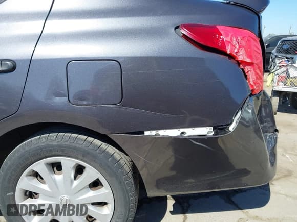 ✅ 2015 Nissan Versa S Plus • VIN: 3N1CN7AP9FL935809 • Lot: 43143515. Wystawiony na IAAI z przebiegiem 160 570 mil. Bezpłatny archiwum sprzedaży aukcyjnych z USA i szczegółowy raport historii pojazdu na DreamBid. Zdjęcie 16.