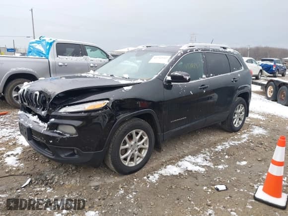 ✅ 2015 Jeep Cherokee Latitude • VIN: 1C4PJMCS3FW668154 • Lot: 43716947. Wystawiony na IAAI z przebiegiem 330 972 mil. Bezpłatny archiwum sprzedaży aukcyjnych z USA i szczegółowy raport historii pojazdu na DreamBid. Zdjęcie 2.