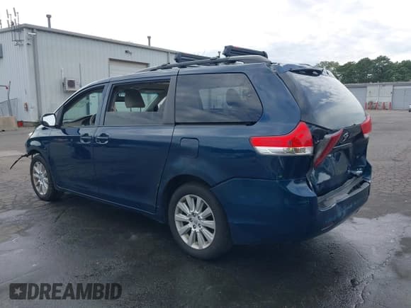 ✅ 2012 Toyota Sienna LE • VIN: 5TDJK3DC1CS042991 • Lot: 43220457. Wystawiony na IAAI z przebiegiem 152 720 mil. Bezpłatny archiwum sprzedaży aukcyjnych z USA i szczegółowy raport historii pojazdu na DreamBid. Zdjęcie 3.