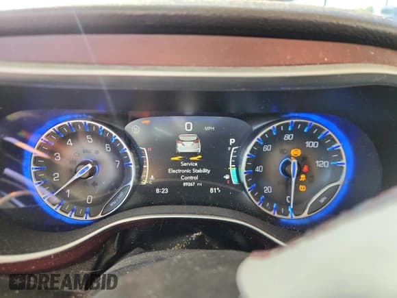 ✅ 2017 Chrysler Pacifica Limited • VIN: 2C4RC1GG2HR537560 • Лот: 91414675. Опубликован ранее на Copart с пробегом 89 267 миль. Бесплатный доступ к архиву аукционных продаж из США и подробный отчёт об истории автомобиля на DreamBid. Изображение 9.