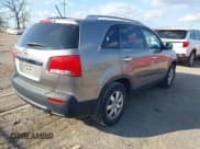 ✅ 2011 Kia Sorento LX • VIN: 5XYKTCA13BG128674 • Lot: 43719430. Listed on IAAI with 172,469 mi. Free auction sales archive from the USA and detailed vehicle history report at DreamBid. Image 4.