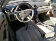 ✅ 2009 Mercedes-Benz CLK 550 • VIN: WDBTK72F69T102852 • Lot: 80244754. Wystawiony na Copart z przebiegiem 113 421 mil. Bezpłatny archiwum sprzedaży aukcyjnych z USA i szczegółowy raport historii pojazdu na DreamBid. Zdjęcie 8.