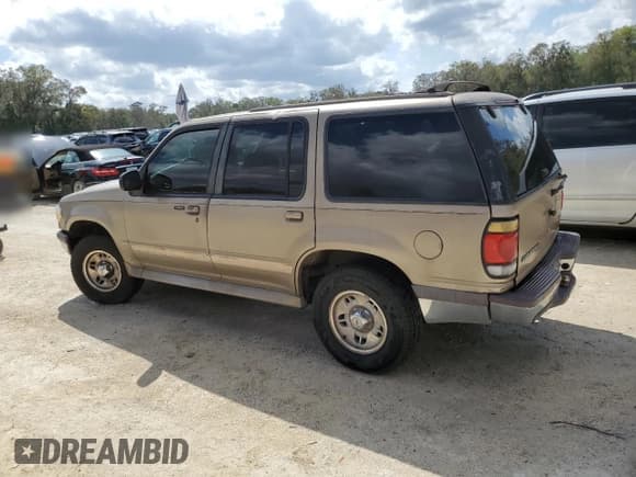 ✅ 1997 Ford Explorer XL • VIN: 1FMDU32E8VUD18279 • Lot: 48486705. Wystawiony na Copart z przebiegiem 235 999 mil. Bezpłatny archiwum sprzedaży aukcyjnych z USA i szczegółowy raport historii pojazdu na DreamBid. Zdjęcie 2.