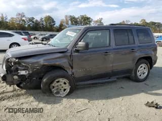 ✅ 2016 Jeep Patriot Sport • VIN: 1C4NJPBA3GD738458 • Lot: 87460485. Wystawiony na Copart z przebiegiem 102 867 mil. Bezpłatny archiwum sprzedaży aukcyjnych z USA i szczegółowy raport historii pojazdu na DreamBid. Zdjęcie 1.