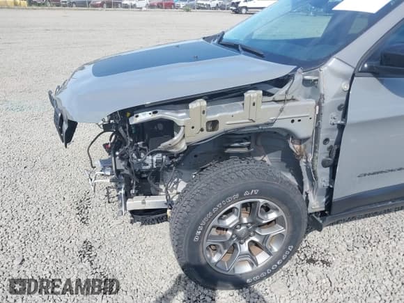 ✅ 2022 Jeep Cherokee Trailhawk • VIN: 1C4PJMBX2ND525770 • Lot: 42453995. Wystawiony na IAAI z przebiegiem 18 102 mil. Bezpłatny archiwum sprzedaży aukcyjnych z USA i szczegółowy raport historii pojazdu na DreamBid. Zdjęcie 19.