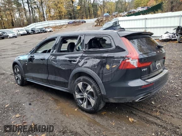 ✅ 2020 Volvo V60 • VIN: YV4102WK3L1047236 • Lot: 87368745. Listed on Copart with 95,326 mi. Free auction sales archive from the USA and detailed vehicle history report at DreamBid. Image 2.