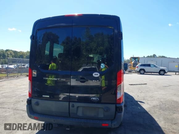 ✅ 2016 Ford Transit XL • VIN: 1FBAX2CG0GKA33426 • Lot: 43389777. Wystawiony na IAAI z przebiegiem 101 738 mil. Bezpłatny archiwum sprzedaży aukcyjnych z USA i szczegółowy raport historii pojazdu na DreamBid. Zdjęcie 16.