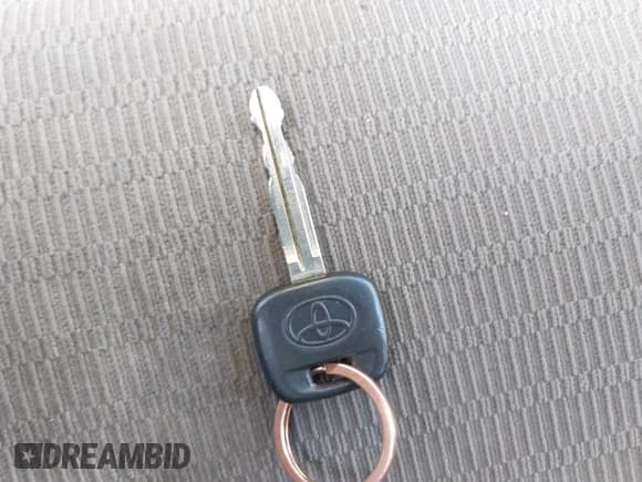 ✅ 2005 Toyota Camry LE • VIN: 4T1BE30K25U002518 • Lot: 43767923. Listed on IAAI with 215,358 mi. Free auction sales archive from the USA and detailed vehicle history report at DreamBid. Image 11.