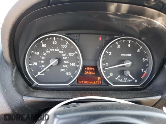 ✅ 2012 BMW 1 Series 128i • VIN: WBAUN1C5XCVR00151 • Lot: 56040445. Listed on Copart with 171,302 mi. Free auction sales archive from the USA and detailed vehicle history report at DreamBid. Image 9.