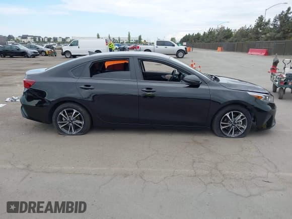 ✅ 2024 Kia Forte LXS • VIN: 3KPF24AD6RE698809 • Lot: 43422557. Wystawiony na IAAI z przebiegiem 31 606 mil. Bezpłatny archiwum sprzedaży aukcyjnych z USA i szczegółowy raport historii pojazdu na DreamBid. Zdjęcie 13.