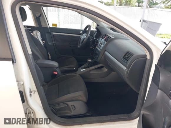 ✅ 2009 Volkswagen Jetta S • VIN: 3VWJM71K09M091585 • Lot: 43140304. Listed on IAAI with 239,628 mi. Free auction sales archive from the USA and detailed vehicle history report at DreamBid. Image 5.