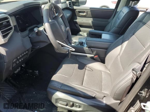 ✅ 2023 Toyota Sequoia SR5 • VIN: 7SVAAABAXPX012984 • Lot: 81500795. Wystawiony na Copart z przebiegiem 35 360 mil. Bezpłatny archiwum sprzedaży aukcyjnych z USA i szczegółowy raport historii pojazdu na DreamBid. Zdjęcie 7.