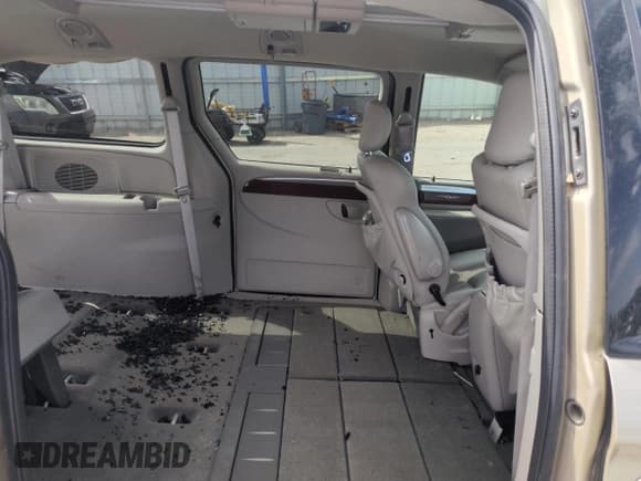 ✅ 2006 Chrysler Town & Country Limited • VIN: 2A8GP64L16R725390 • Лот: 57944545. Опубликован ранее на Copart с пробегом 124 905 миль. Бесплатный доступ к архиву аукционных продаж из США и подробный отчёт об истории автомобиля на DreamBid. Изображение 11.