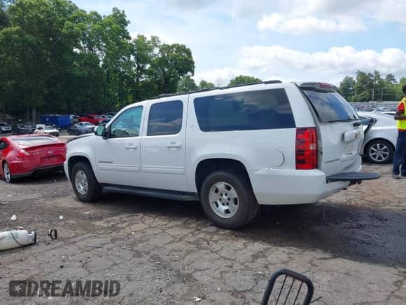 2014 Chevrolet Suburban LT z VIN 1GNSCJE07ER211222, wystawiony jako IAAI lot #42428084 z przebiegiem 214 712 mil mil oraz . Historia ofert i sprzedaży dostępna na DreamBid. Obrazek 14.