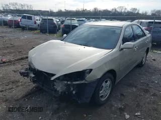 ✅ 2003 Toyota Camry LE • VIN: 4T1BE32K63U752868 • Lot: 43789350. Wystawiony na IAAI z przebiegiem 73 210 mil. Bezpłatny archiwum sprzedaży aukcyjnych z USA i szczegółowy raport historii pojazdu na DreamBid. Zdjęcie 2.