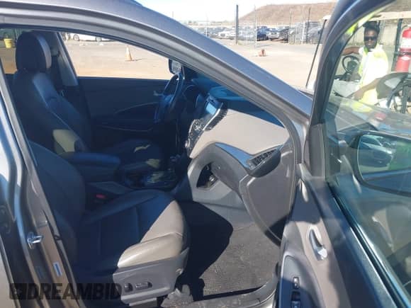 2015 Hyundai Santa Fe z VIN 5XYZWDLA9FG240216, wystawiony jako IAAI lot #43616955 z przebiegiem 203 691 mil mil oraz . Historia ofert i sprzedaży dostępna na DreamBid. Obrazek 5.