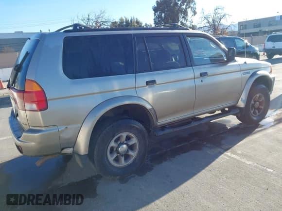 ✅ 1999 Mitsubishi Montero Sport XLS • VIN: JA4LS31H3XP034040 • Lot: 41533558. Wystawiony na IAAI z przebiegiem 265 800 mil. Bezpłatny archiwum sprzedaży aukcyjnych z USA i szczegółowy raport historii pojazdu na DreamBid. Zdjęcie 4.