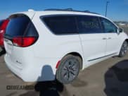 ✅ 2018 Chrysler Pacifica Hybrid Limited • VIN: 2C4RC1N70JR112024 • Лот: 41797562. Опубликован ранее на IAAI с пробегом 145 871 миль. Бесплатный доступ к архиву аукционных продаж из США и подробный отчёт об истории автомобиля на DreamBid. Изображение 4.