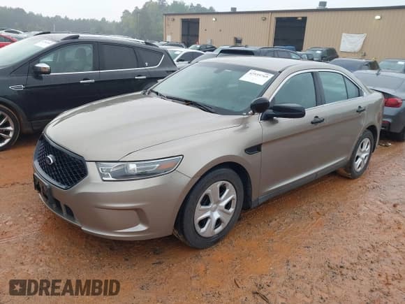 ✅ 2015 Ford Police Interceptor • VIN: 1FAHP2MK9FG135697 • Lot: 42935769. Wystawiony na IAAI z przebiegiem 108 334 mil. Bezpłatny archiwum sprzedaży aukcyjnych z USA i szczegółowy raport historii pojazdu na DreamBid. Zdjęcie 2.