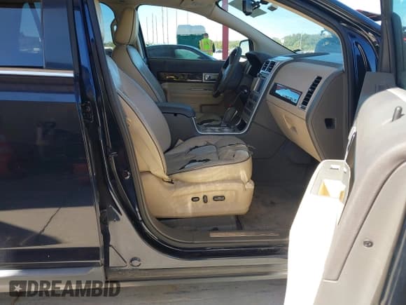 ✅ 2008 Lincoln MKX • VIN: 2LMDU68C58BJ28722 • Lot: 43695070. Listed on IAAI with 145,982 mi. Free auction sales archive from the USA and detailed vehicle history report at DreamBid. Image 5.